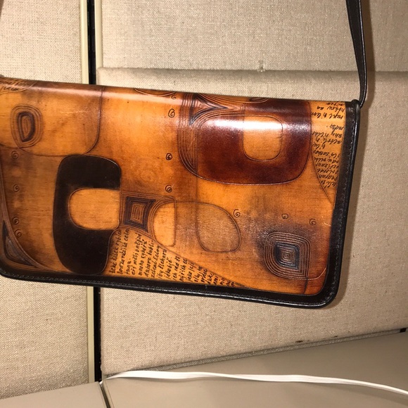 Bambas Crossbody - Picture 2 of 8